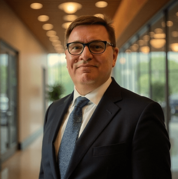 Frank Arndt, Founding Partner of Paradigm Family Law LLP, dual-qualified Solicitor in England and Wales and Rechtsanwalt in Germany, specialising in international family law and high-net-worth divorce cases.